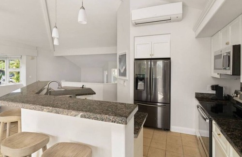 Kaiulani House | Luxurious Monthly North Shore Home in Gated Community