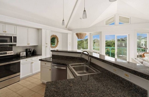 Kaiulani House | Luxurious Monthly North Shore Home in Gated Community