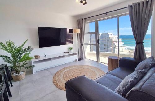 Bloubergstrand Apartment | Luxurious Ocean View Beachfront Apartment