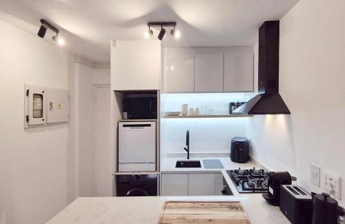 Bloubergstrand Apartment | Luxurious Ocean View Beachfront Apartment