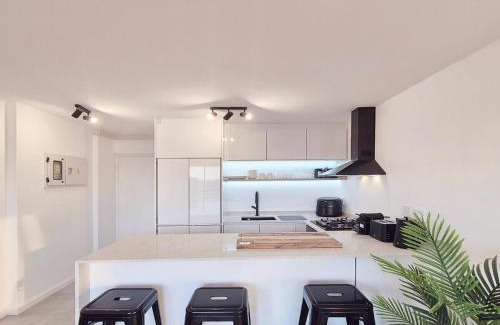 Bloubergstrand Apartment | Luxurious Ocean View Beachfront Apartment
