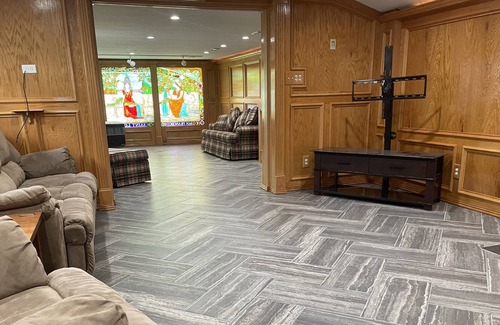 Joplin House | Luxurious private spacious cottage