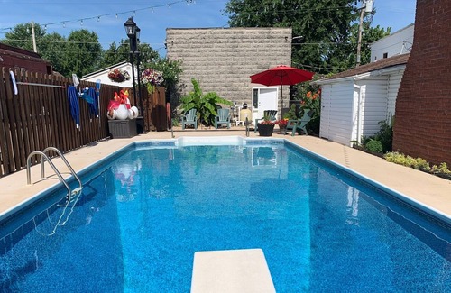 Joplin House | Luxurious private spacious cottage