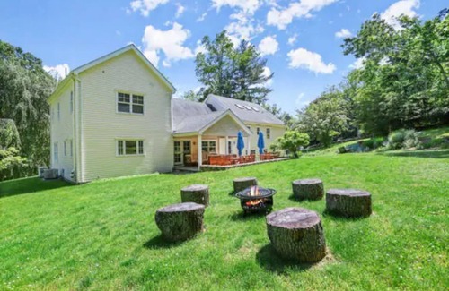 Fairfield House | Luxurious Renovated Farm House!