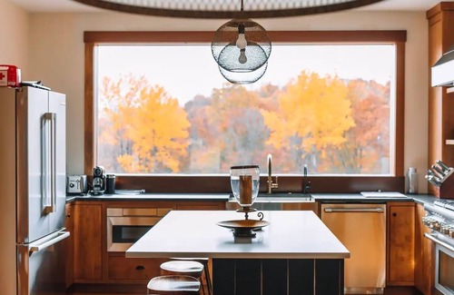 Logan Cabin | Luxurious & secluded lodge with scenic views