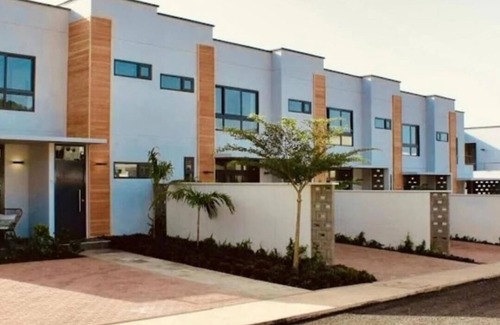 Oyarifa House | Luxurious & serene place best for your home away from home/holiday experience...