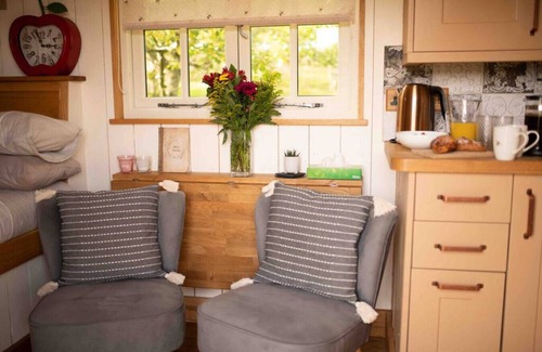 Monmouth Cabin | Luxurious shepherd's hut in a secluded countryside location with fantastic views