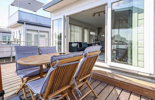 Leimuiden Boat Rental | Luxurious ship in Aalsmeer