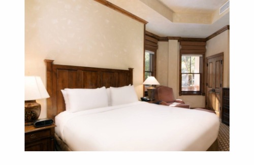 Aspen Resort | Luxurious, spacious 2 bdrm, 2 bth condo in the heart of Aspen, base of Aspen Mt.