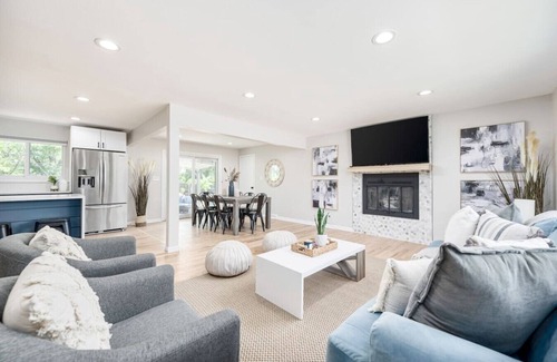 Littleton House | Luxurious Sunset Retreat w/Private Spa Patio
