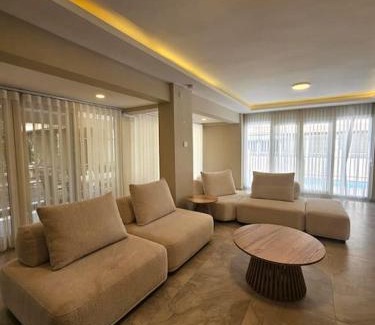 Altınova Villa | Luxurious Triplex 5-BR Villa w Pool, Beach Access