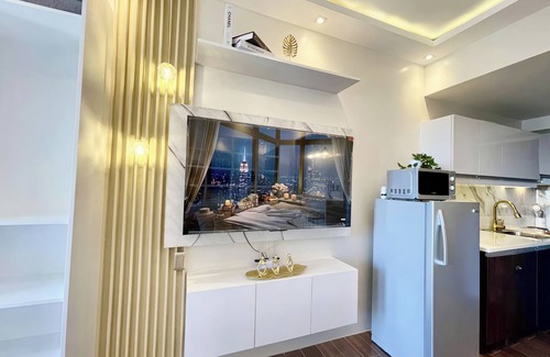 San Antonio Apartment | Luxurious White & Gold Haven in Makati