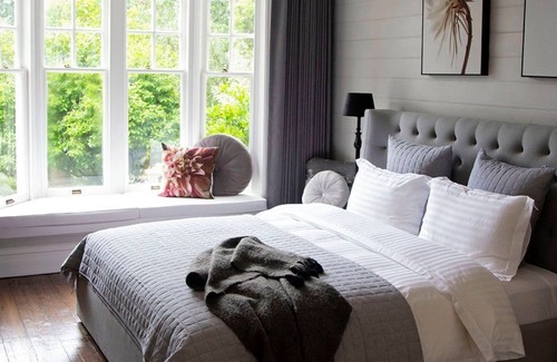 Beaconsfield Upper House | Luxuriously renovated cottage, big gourmet breakfast, Dandenong Ranges