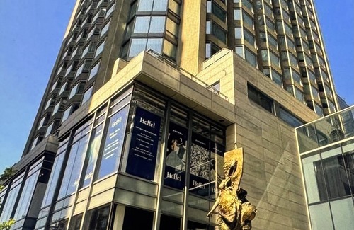 Bloor-Yorkville Condo | Luxury 1+1 bdrm condo in prime posh Yorkville