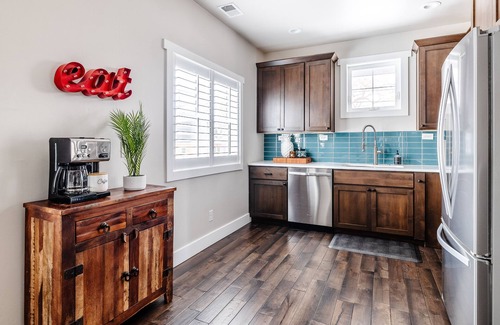 Loveland House | Luxury 1 bed - 1 bath Downtown Loveland