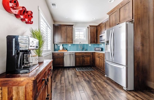 Loveland House | Luxury 1 bed - 1 bath Downtown Loveland