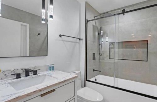 South Eola Apartment | Luxury 1260sq ft 2 Bd 2BTH in DT