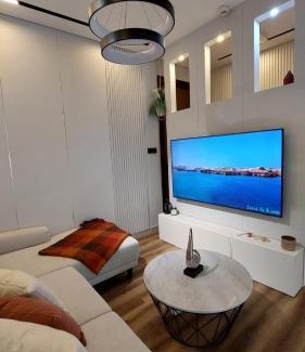 Muscat Hills Apartment | Luxury 1BHK with Balcony - Muscat Hills