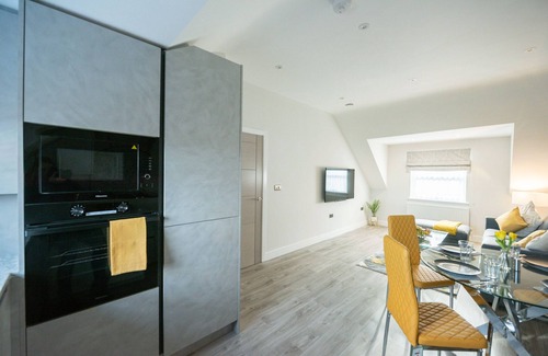 Reading Apartment | Luxury 2 Bed, 2 Bath Apartment by KSA