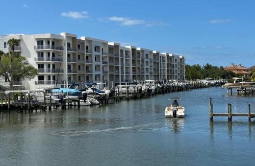 Central Sarasota House | Luxury 2 Bed 2 Bath Waterfront Condo with Patio Sunsets Gym and Parking