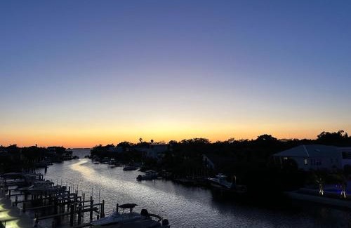 Central Sarasota House | Luxury 2 Bed 2 Bath Waterfront Condo with Patio Sunsets Gym and Parking