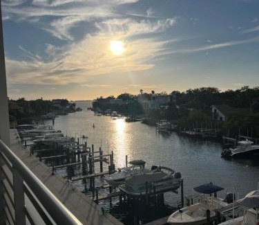Central Sarasota House | Luxury 2 Bed 2 Bath Waterfront Condo with Patio Sunsets Gym and Parking