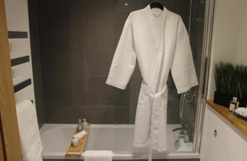 Wainscot Apartment | Luxury 2 Bed Apartment In The Heart Of Rochester