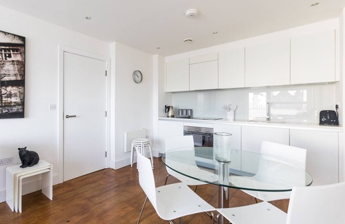 Finsbury Park Apartment | Luxury 2-Bed Flat, parking and close to the tube