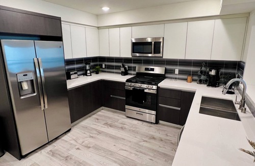 West Hollywood Hotel | Luxury 2 BR in Century City w/Parking & W/D