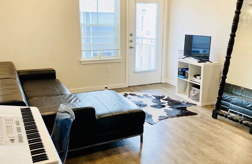 Houston Apartment | Luxury 2Bd/2Ba Condo | 9min Near IAH Airport | 14min Near Downtown