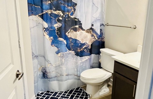 Houston Apartment | Luxury 2Bd/2Ba Condo | 9min Near IAH Airport | 14min Near Downtown