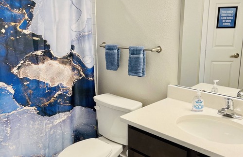 Houston Apartment | Luxury 2Bd/2Ba Condo | 9min Near IAH Airport | 14min Near Downtown