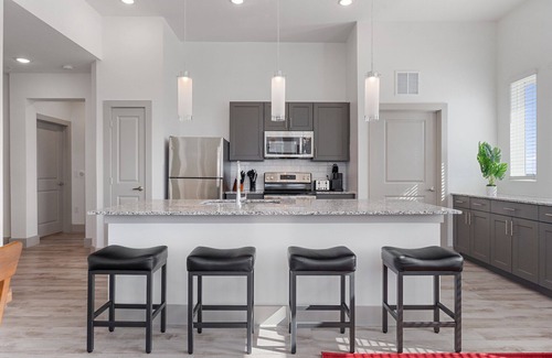 Stony Ridge North Apartment | Luxury 2BD/2BA Next to Airport 9193