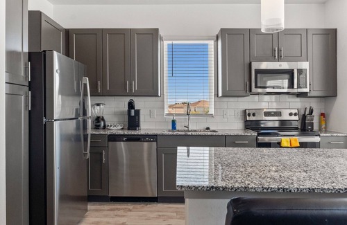 Stony Ridge North Apartment | Luxury 2BD/2BA Next to Airport 4894