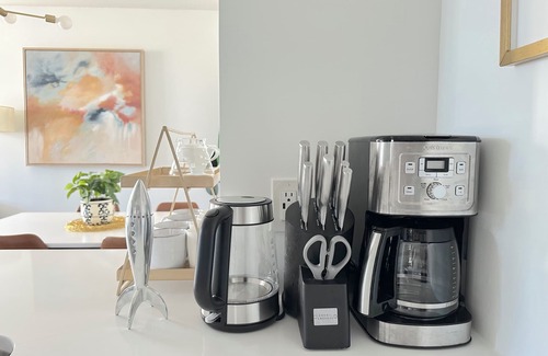 Hoboken Apartment | Luxury 2BR-1BA - 10 min to NYC - Elevator - Laundry - Gym - Roofdeck - Hoboken