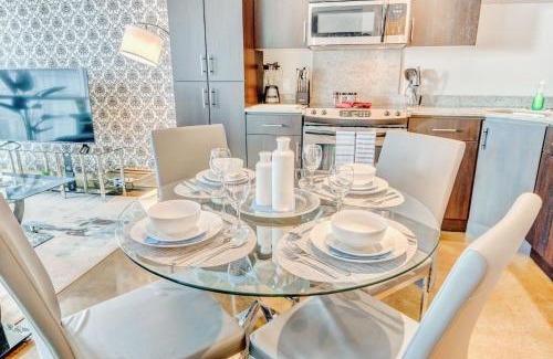 Beltline House | Luxury 2BR Condo - King Bed - Stunning City Views