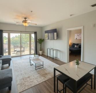 Glen Iris Apartment | Luxury 2BR Condo Steps from UAB Campus 5a