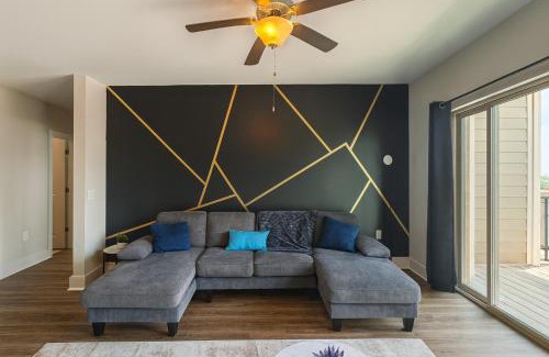 Glen Iris Apartment | Luxury 2BR Condo Steps from UAB Campus 4th