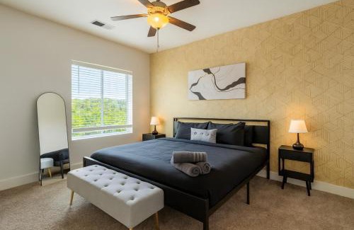 Glen Iris Apartment | Luxury 2BR Condo Steps from UAB Campus 4th