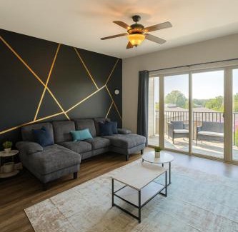 Glen Iris Apartment | Luxury 2BR Condo Steps from UAB Campus 4th
