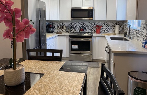 Carmichael House | Luxury 3 Bd 3 Ba House All New Interior Pets Welcome Free Parking