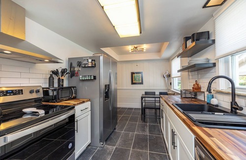 South Euclid House | Luxury 3 BRB, 2 full bath rehabbed unit 10 min from Cleveland Clinic and UH !