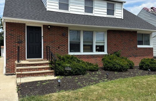 South Euclid House | Luxury 3 BRB, 2 full bath rehabbed unit 10 min from Cleveland Clinic and UH !