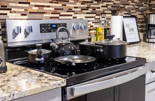 Washington Park Apartment | Luxury 3BR | Free Parking | Boston | ROKU TV