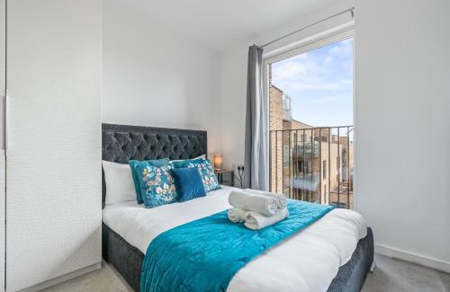 Stratford Apartment | Luxury 3BR with 2bath Near Westfield Stratford