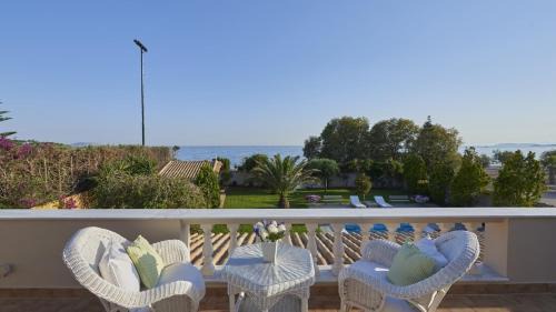 Saronikos Villa | Luxury 4 Bdrm Villa with Pvt Pool on the beach