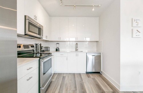 Central Business District Apartment | Luxury 4 bedroom Condo Short Walk to Bourbon Street