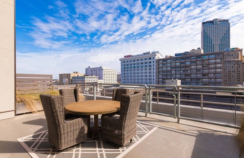 Central Business District Apartment | Luxury 4 bedroom Condo Short Walk to Bourbon Street