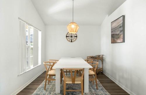 Windsor Palms House | Luxury 4-Bedroom Home with Private Pool, Jacuzzi, AC, Wi-Fi, Cable TV, 5 Minutes from Disney