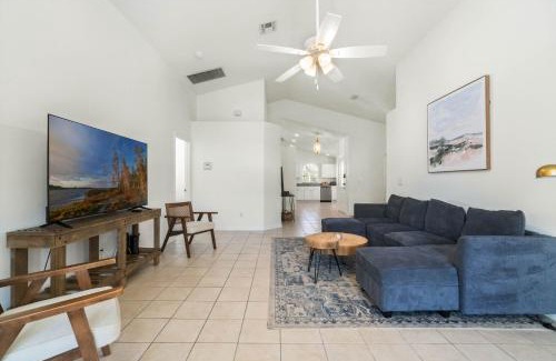 Windsor Palms House | Luxury 4-Bedroom Home with Private Pool, Jacuzzi, AC, Wi-Fi, Cable TV, 5 Minutes from Disney
